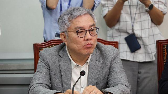 與심판원, '성 비위 2차가해' 최강욱에 당원자격정지 1년 의결