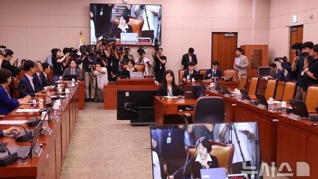 여야 법사위 충돌…박지원 