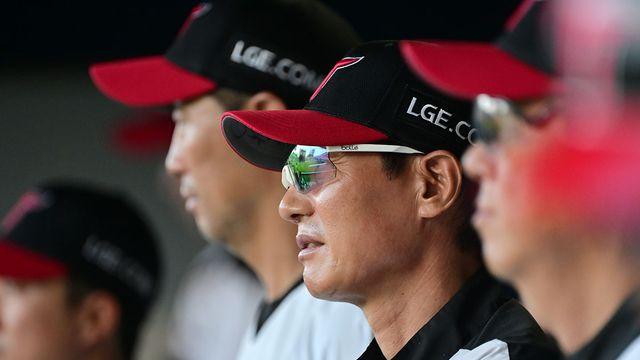 '이기긴 했는데' 5점 차에 볼넷 남발…염 감독, 단단히 뿔났다 