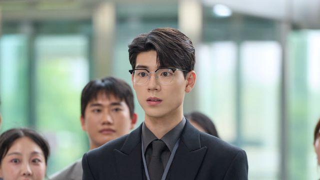 ‘신사장 프로젝트’ 배현성, 첫방부터 존재감 甲…한석규 통닭집 낙하산 됐다