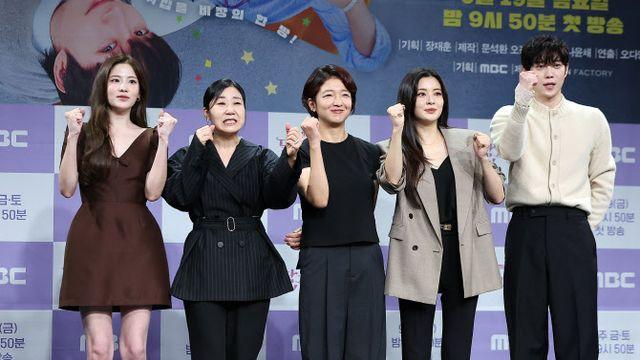 '달까지 가자' 감독, 인종차별 논란에 