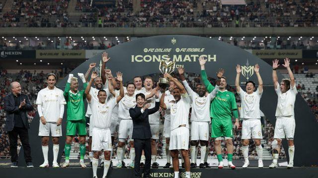 ‘2025 아이콘매치’ 축구 레전드들 보러 10만 관중 모였다