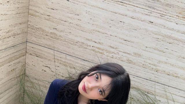 ‘국민 첫사랑’ 시간만 멈췄네…수지, 명품 압도하는 청순 미모 [AI포토컷]