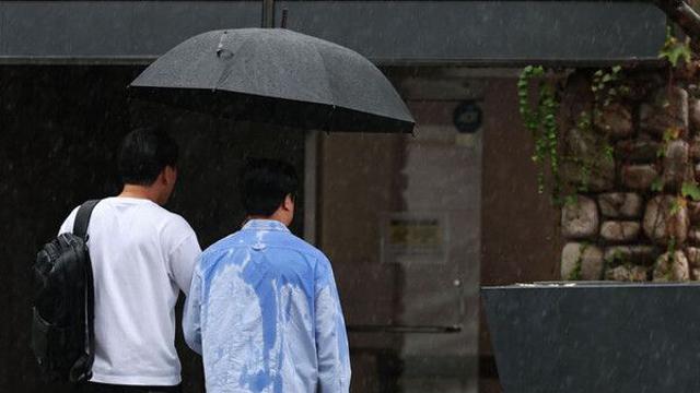 전국 흐리고 곳곳에 가을비…수도권 최대 80㎜[내일날씨]