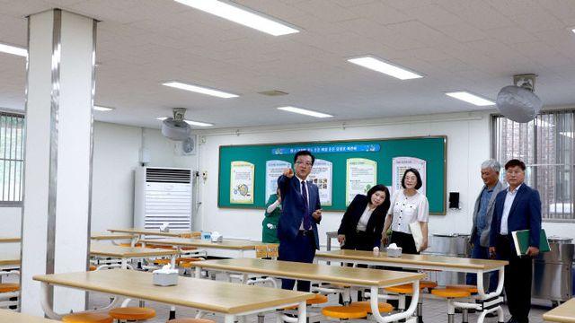 [대전시의회 25시] 조원휘.이금선, 유성초 찾아 교육환경 점검