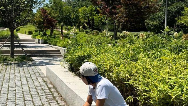 빙속 여제 이상화, 화이트 티셔츠의 산뜻한 공원룩