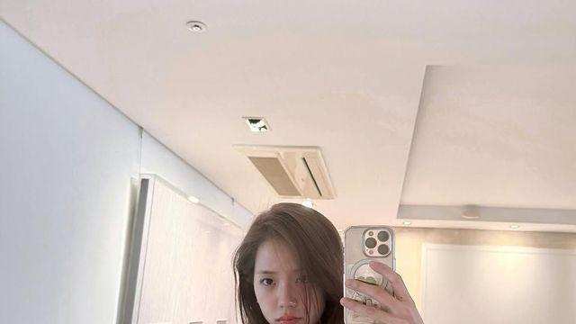쌀쌀해졌다. 니트 꺼내자! 지수, 차정원, 금새록에게 배우는 간절기 브이넥 니트 활용법 5