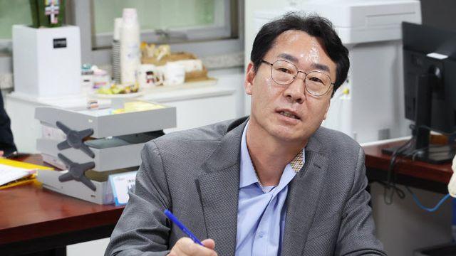 “민원 해결해달라”…오찬하던 화성시장 폭행한 70대 체포