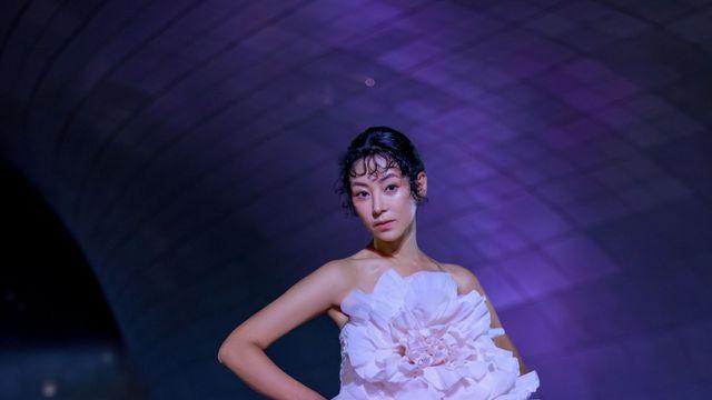 53세 이본 놀라운 근황, 20여 년 만에 깜짝