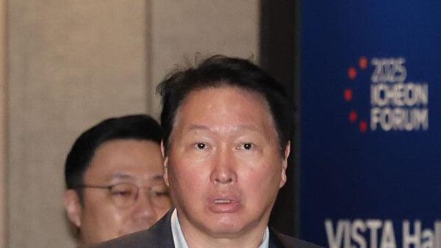 SK 최태원 회장 측, 다수 유튜버 명예훼손 고소…경찰 수사