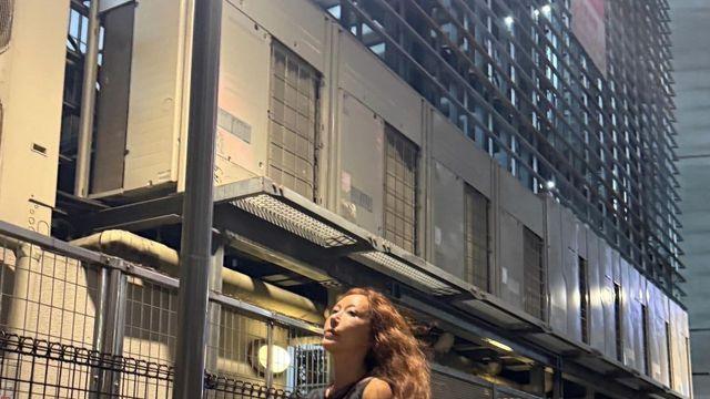 SES 슈, 도트 미니스커트로 도심 속 걸크러시 무드