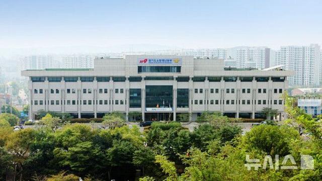 영동고속도로 마성터널 내 버스 화재, 11명 중경상