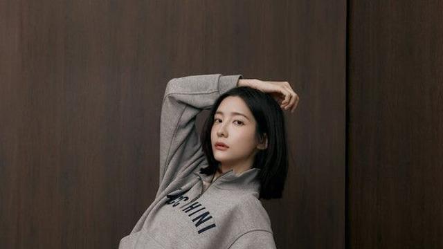 박지현 그윽한 눈빛으로 시선 강탈…완벽 미모 자랑