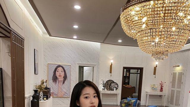 임세라의 스포티한 변신... 장다아, 올화이트 트레이닝 세트로 꾸안꾸의 정석