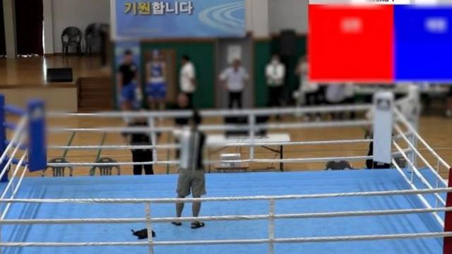 복싱 경기 중 쓰러진 子, 링 위에 올라 자해한 父…왜? (비하인드)