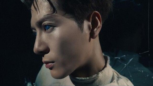 GOT7 잭슨, 신곡 ‘Let Loose’ 뮤비 공개…'아이폰 17 프로' 활용, 역동적 무대 조명