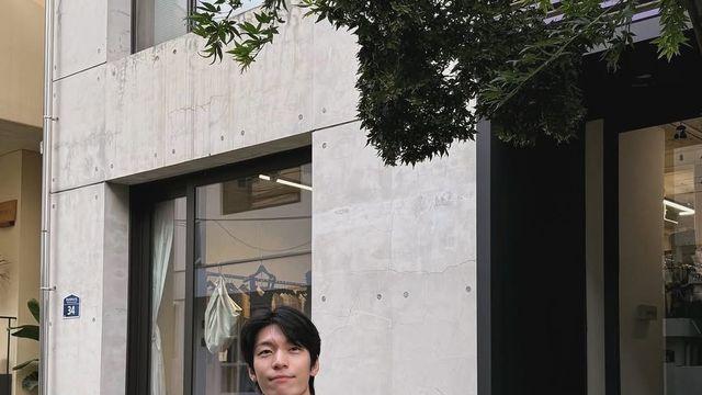 간절기 베스트 아이템, 체크&스트라이프 셔츠! 위하준부터 키까지, 스타일링 방법은?