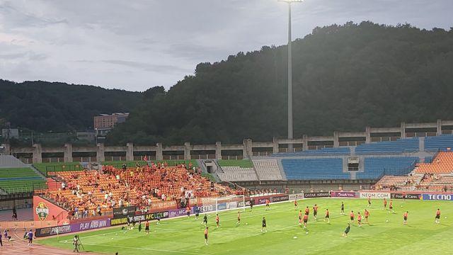 [SD 춘천 라이브] 사상 첫 ACL 무대 맞이한 강원, 프런트-선수-팬 모두 기대 속에 상하이 선화전을 맞았다