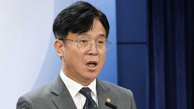 “근로자의날을 '노동절'로 이름 바꾸고, '법정공휴일'로도 만들겠습니다”
