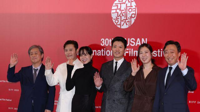 [30th BIFF] ‘어쩔수가없다’ 박찬욱 감독의 “거대한 역설” [종합]