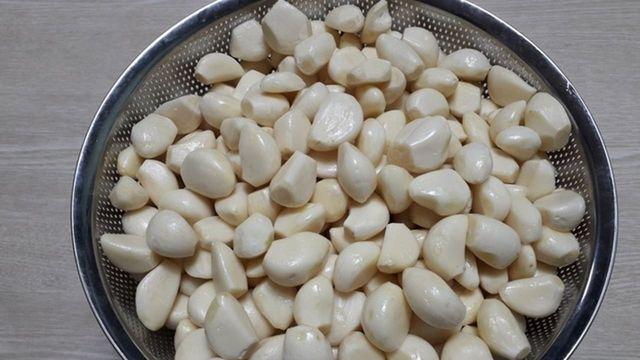 '주부 9단들만 알고 있는 꿀팁..' 쉽게 물러지고 상하는 마늘, 무려 1년 이상 신선도 유지할 수 있는 보관 방법