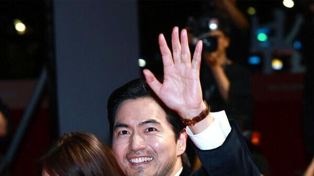 [NC포토] 이진욱, 반가워요 부산 (제30회 부산국제영화제)