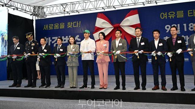 내일부터 배타고 출퇴근?...서울시, '한강버스'  18일 운항 시작