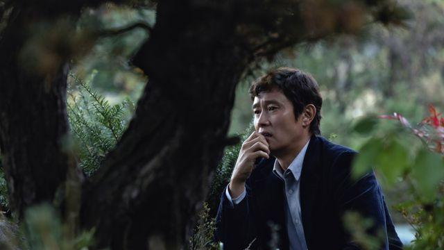 [애프터스크리닝] '어쩔수가없다' 박찬욱이 그린 해고 시대의 풍경, 웃지만 아프다 ★★★★
