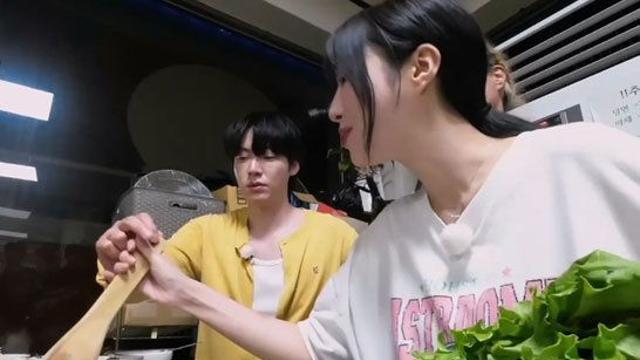 안재현-쯔양 스킨십 뭐야…손 꼭 포개고 설레는 투샷? (어튈라)