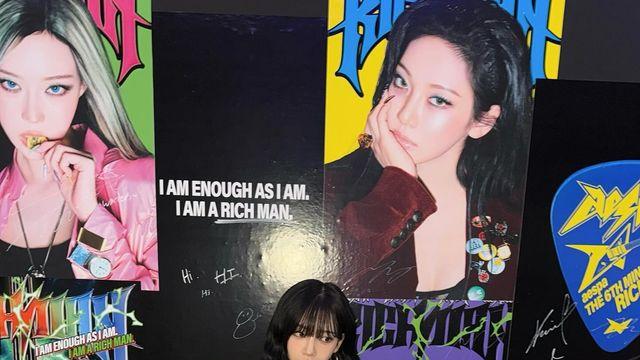 에스파 카리나, 빈티지 무드 데님과 크롭탑의 반전 매력