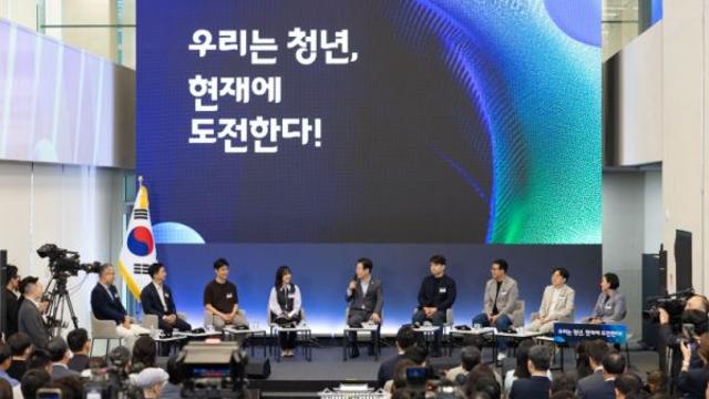 청년 스타트업 만난 이 대통령 