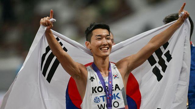 ‘값진 은메달’ 우상혁 “부상 아쉽지만 다시 열심히 달리겠다”