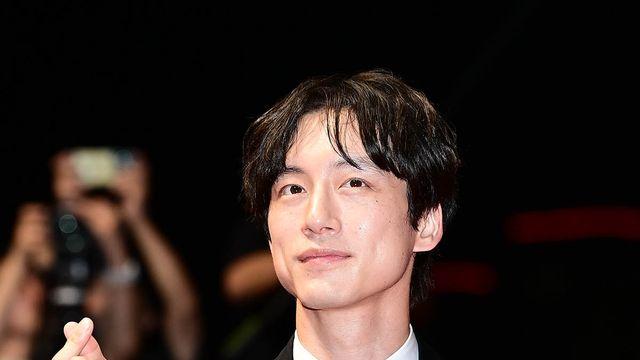 '양다리 논란' 사카구치 켄타로, 韓에서 ♥발사…야윈 근황·굳은 표정 '눈길' [BIFF 2025]