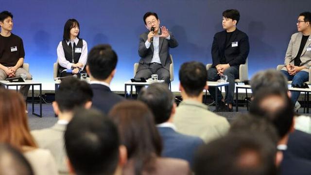 李, 청년 스타트업 대표들과 토크콘서트 “제3벤처붐 이끌 것”