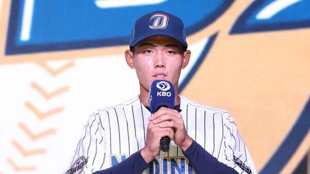 롯데 팬심 접어둔 '2순위 NC행' 신재인 