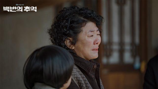 ’백번의 추억’ 이정은, 지독한 아들맘…80년대 그렸다 [줌인]