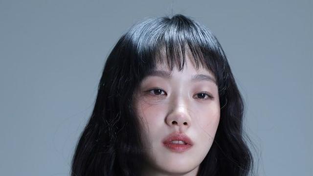 김고은, 7년 째 실존하는 '인간 샤넬' 그 자체…'블랙 시크' 고혹美