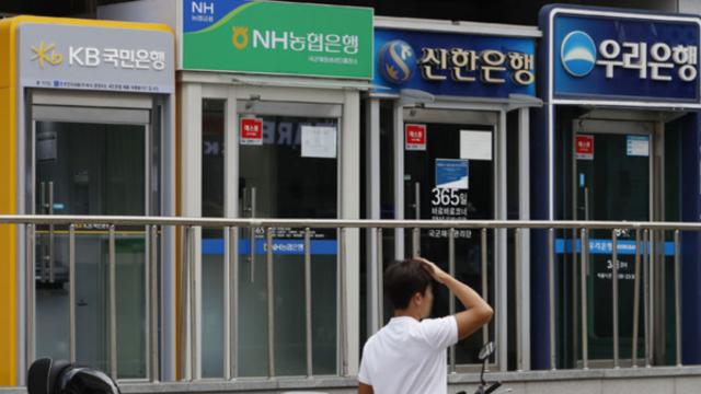 5대은행 중기 대출금리 4.06%, 3년 만 최저...정부 '생산적 금융' 확대 기조