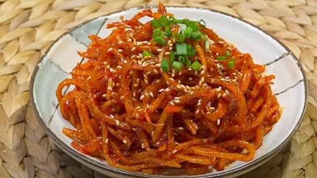 한국인 밥상에 무조건 오르는 반찬 '오징어채', 이렇게 하면 당면처럼 부드러워요