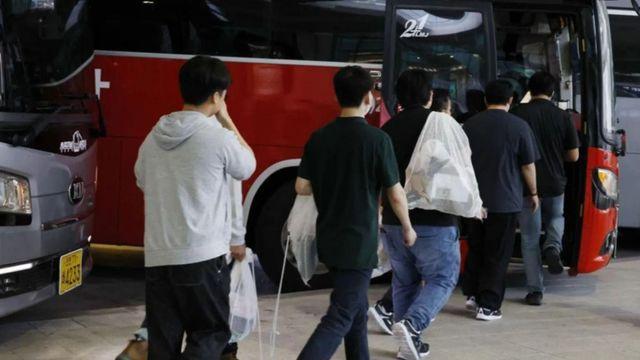 '데운 빵을 껴안고 잠들었다'... 조지아 구금 근로자 BBC 인터뷰서 증언