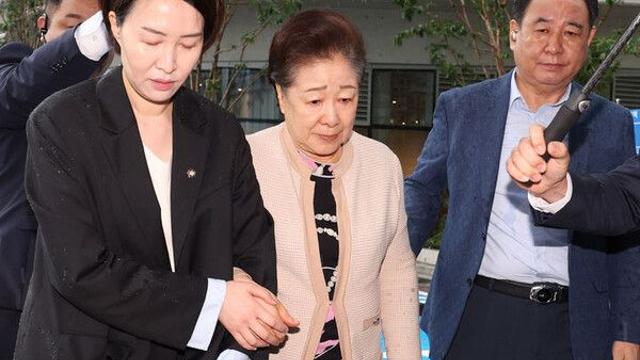 '불법 정치자금 공여 의혹' 한학자 특검 조사 중…진술거부 없어