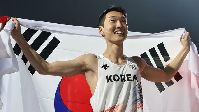 한국 육상 새 역사…은메달리스트 우상혁이 받을 포상금 규모는?