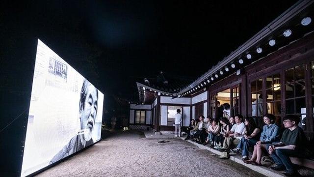 '다이얼로그: 수신 미확인', 한옥을 타고 세계로