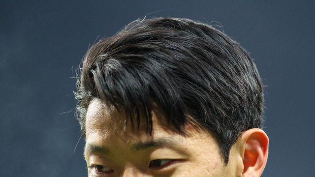 황희찬 웃어야 하나...BBC 보도 