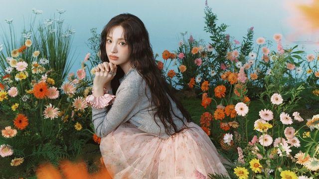 리즈, 에잇세컨즈 모델 발탁