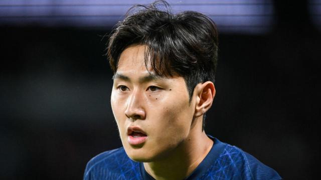 이강인, 여전히 선발 자리 못 찾았다…'챔피언' PSG, 아탈란타에 4-0 대승→LEE는 35분 소화