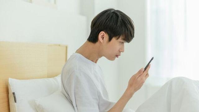 하반신 마비된 19살…범인은 스마트폰과 '이 자세'
