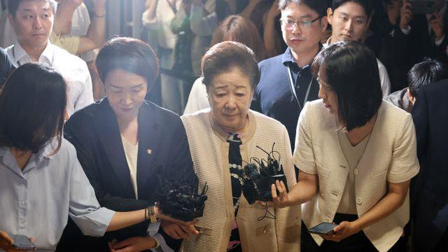 한학자 통일교 총재 특검 출석…왜 안나왔나 묻자 