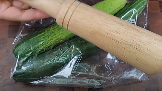 늦은 밤 출출할 때 5분이면 완성…살도 안 찌는 '오이 야식'
