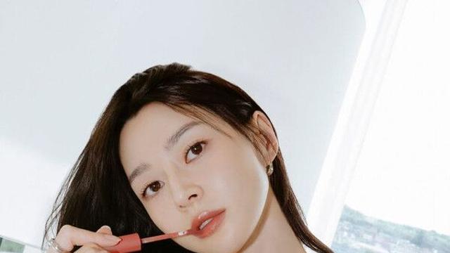 권나라, 숨막히는 미모…완벽한 셔츠 패션